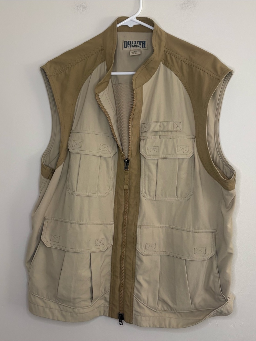 Duluth Trading Co Mens Large Tan Nylon Utility Fishing Cargo Vest Full Zip